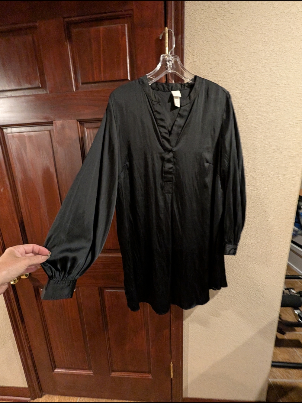 H&M Black Long-Sleeve V-Neck Tunic Dress